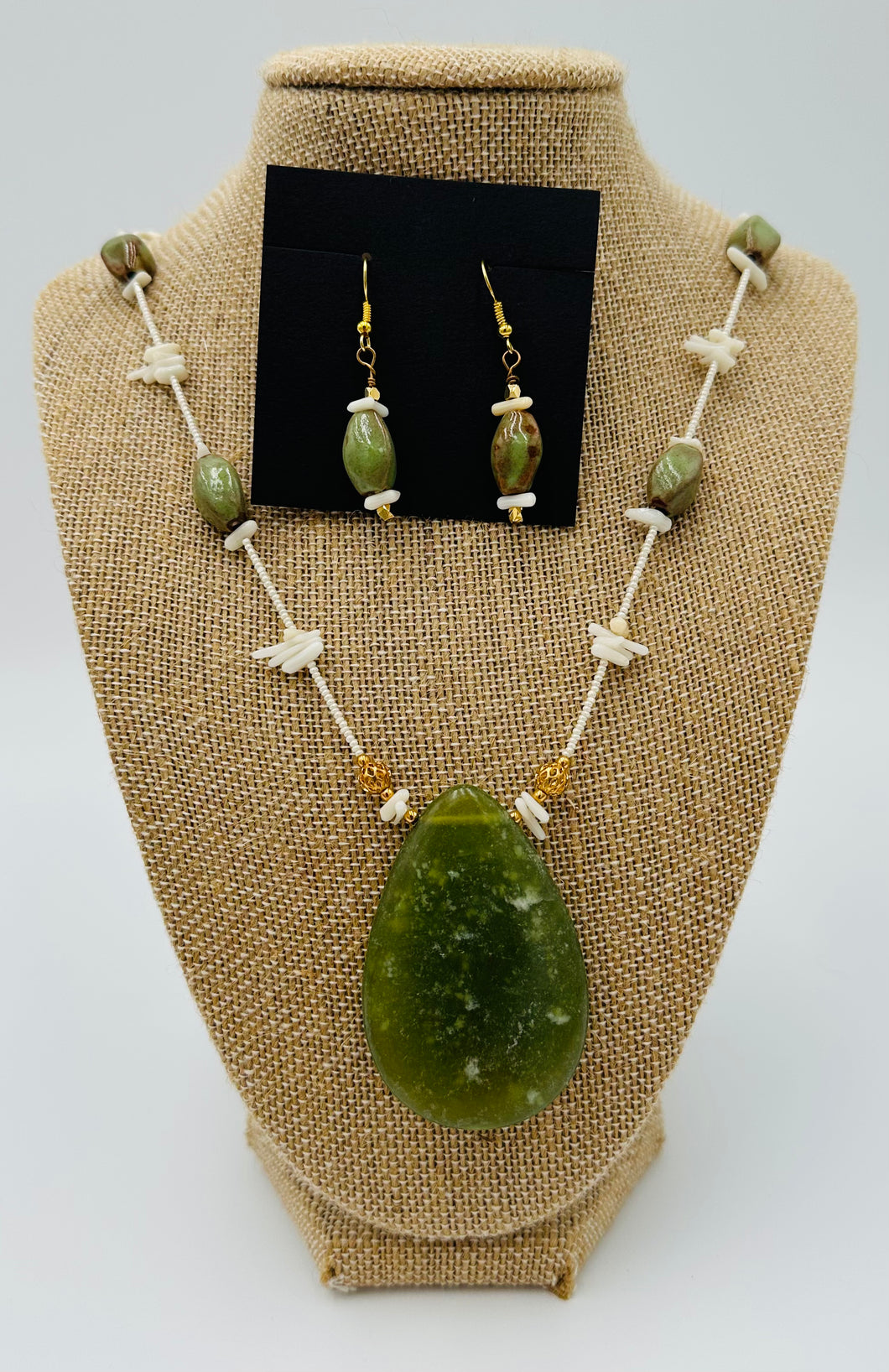 “Verdant Grace” Jewelry Set 💚✨