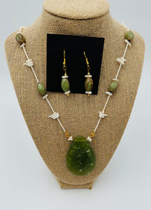 “Verdant Grace” Jewelry Set 💚✨